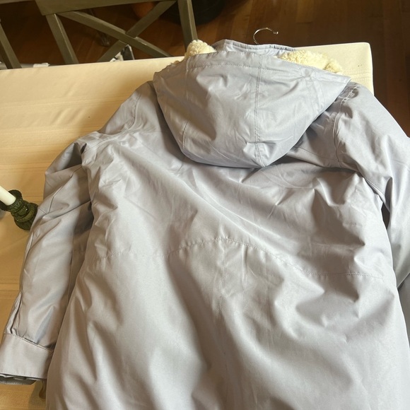 Boulder Gear Jacket with fur lined Hood. Light lavender - Large - Picture 7 of 13